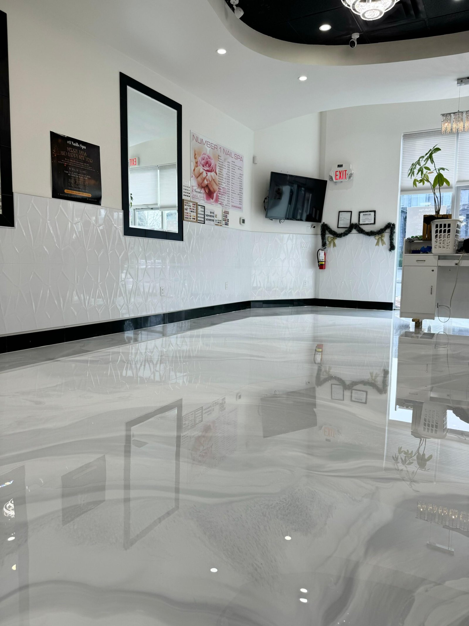 hero-metallic-epoxy-floor-options-vancouver-scaled-1.jpg